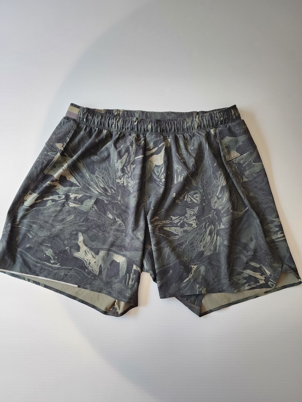LULULEMON Team Canada Surge Linerless Shorts 6" COC Logo Green Camo - Size XL
